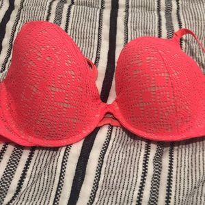 Victoria’s Secret bra size 36 D.